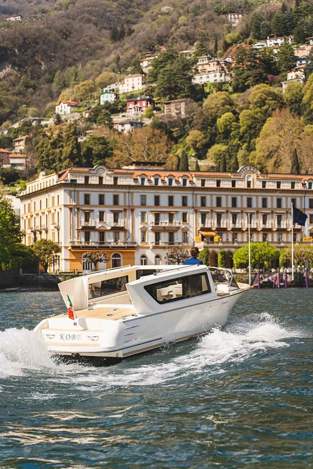 Limousine Boat